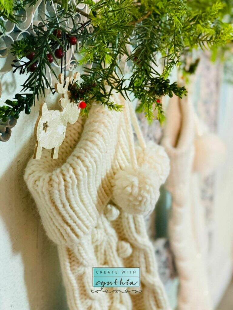 yarn garland diy, yarn craft, christmas decoration, christmas decor, create with cynthia, cynthia nessel