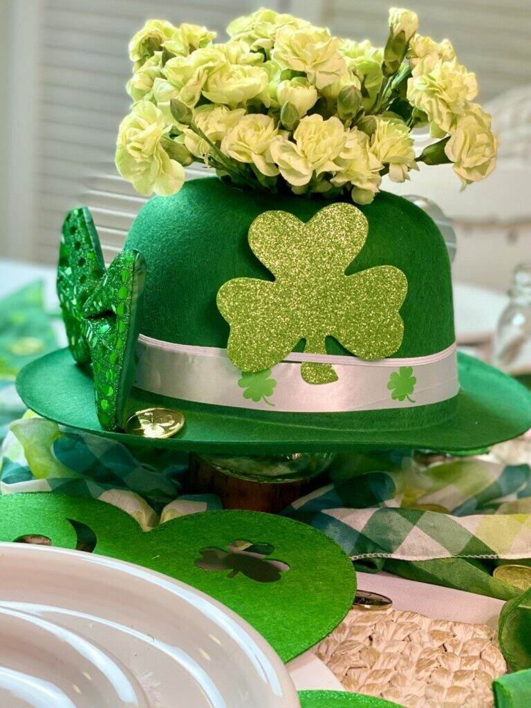 St. Patrick's Day tablesetting on Weekly Round Up.