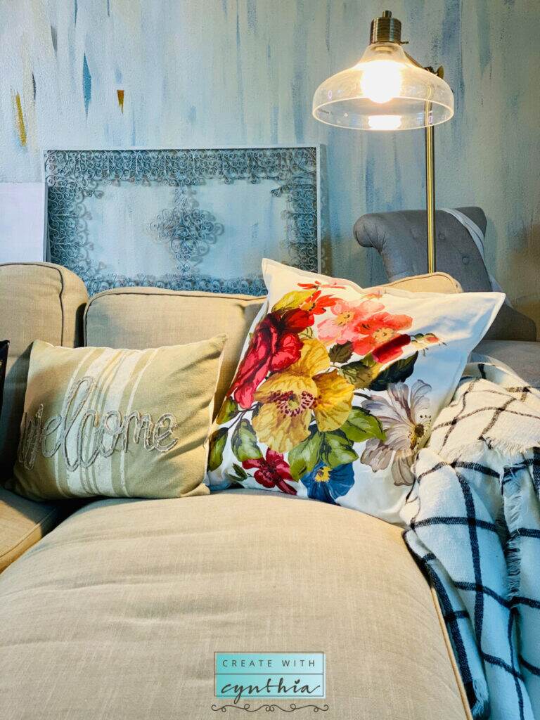 DIY Floral Pillow on Weekly Round Up.